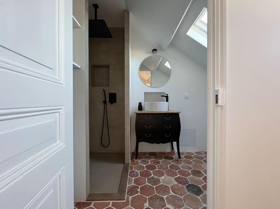 Appartement Sur Les Toits De Fontainebleau - Hypercentre Extérieur photo